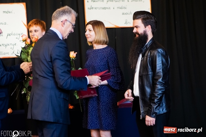 Zdjęcie w galerii na portalu naszraciborz.pl: Miejska oświata świętowała w SP 4  wiadomości z regionu