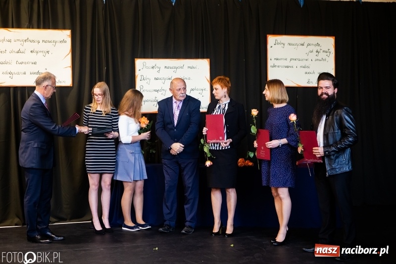 Zdjęcie w galerii na portalu naszraciborz.pl: Miejska oświata świętowała w SP 4  wiadomości z regionu