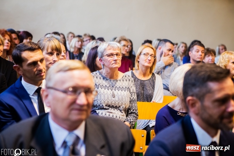 Zdjęcie w galerii na portalu naszraciborz.pl: Miejska oświata świętowała w SP 4  wiadomości z regionu