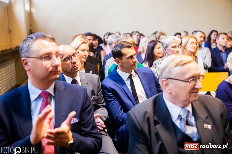 Zdjęcie w galerii na portalu naszraciborz.pl: Miejska oświata świętowała w SP 4  wiadomości z regionu