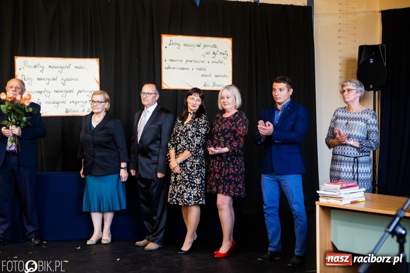 Zdjęcie w galerii na portalu naszraciborz.pl: Miejska oświata świętowała w SP 4  wiadomości z regionu