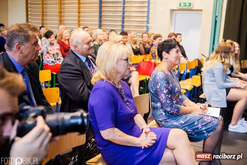 Zdjęcie w galerii na portalu naszraciborz.pl: Miejska oświata świętowała w SP 4  wiadomości z regionu