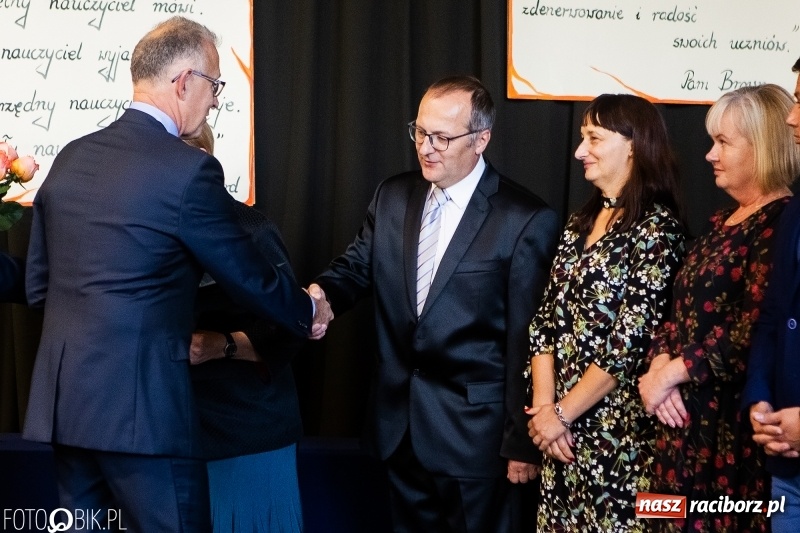 Zdjęcie w galerii na portalu naszraciborz.pl: Miejska oświata świętowała w SP 4  wiadomości z regionu