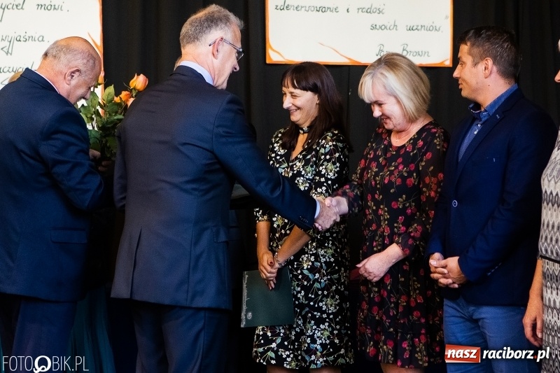 Zdjęcie w galerii na portalu naszraciborz.pl: Miejska oświata świętowała w SP 4  wiadomości z regionu