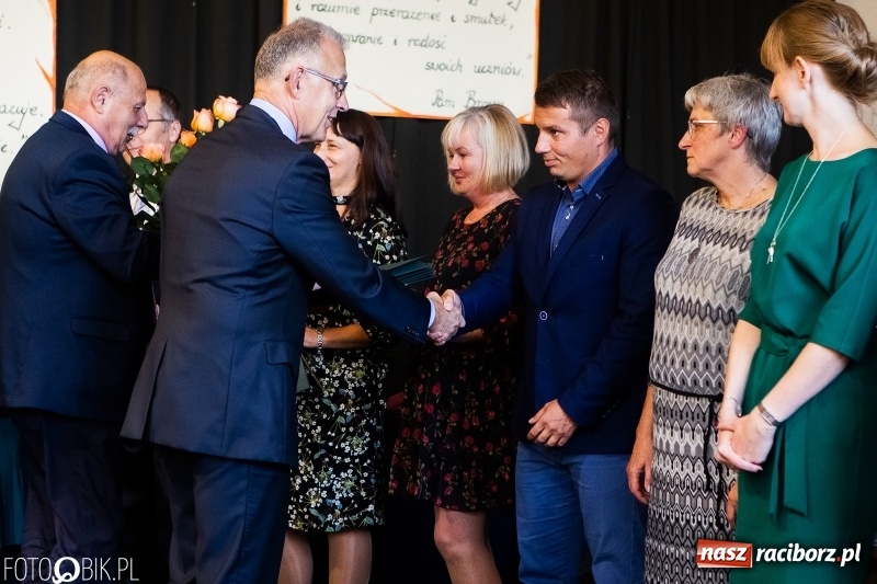 Zdjęcie w galerii na portalu naszraciborz.pl: Miejska oświata świętowała w SP 4  wiadomości z regionu