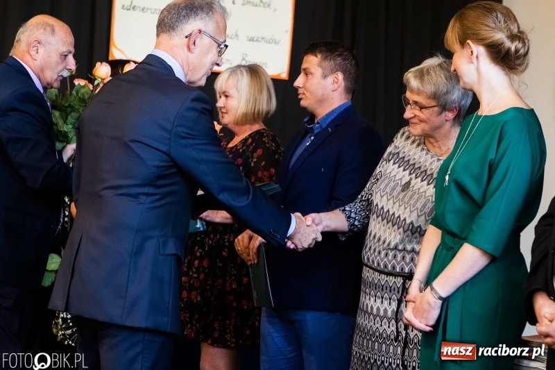 Zdjęcie w galerii na portalu naszraciborz.pl: Miejska oświata świętowała w SP 4  wiadomości z regionu