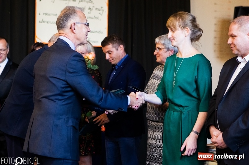 Zdjęcie w galerii na portalu naszraciborz.pl: Miejska oświata świętowała w SP 4  wiadomości z regionu