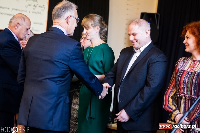 Zdjęcie w galerii na portalu naszraciborz.pl: Miejska oświata świętowała w SP 4  wiadomości z regionu
