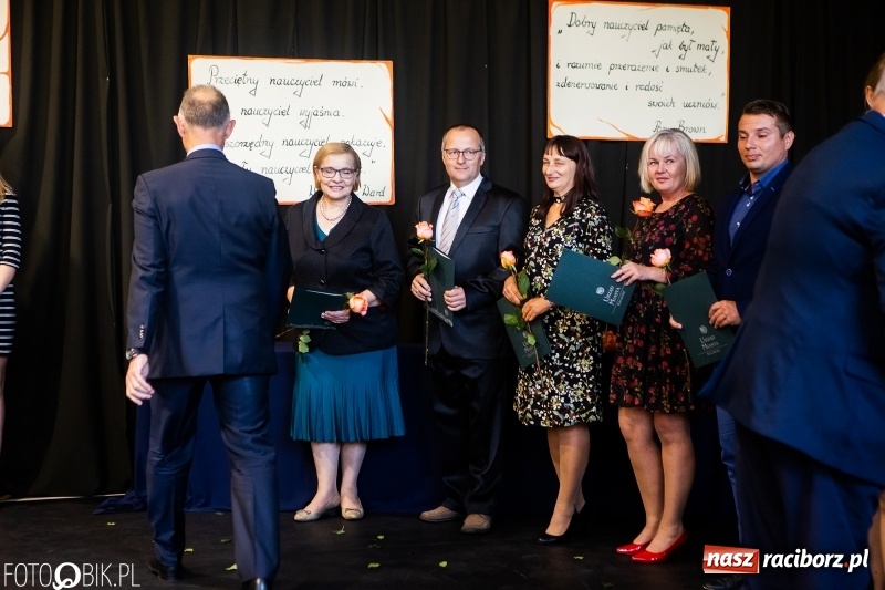 Zdjęcie w galerii na portalu naszraciborz.pl: Miejska oświata świętowała w SP 4  wiadomości z regionu