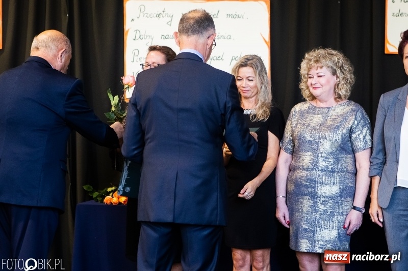 Zdjęcie w galerii na portalu naszraciborz.pl: Miejska oświata świętowała w SP 4  wiadomości z regionu