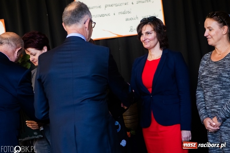Zdjęcie w galerii na portalu naszraciborz.pl: Miejska oświata świętowała w SP 4  wiadomości z regionu