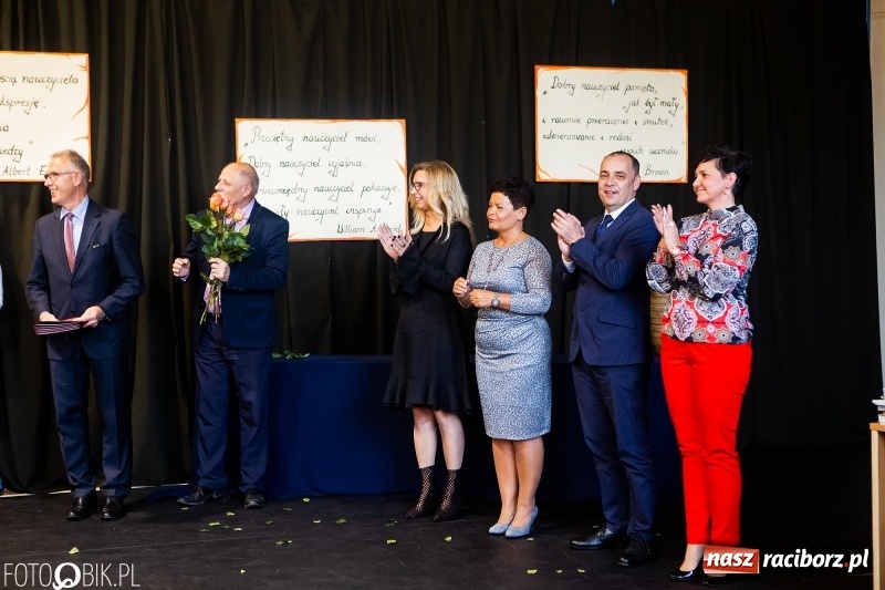 Zdjęcie w galerii na portalu naszraciborz.pl: Miejska oświata świętowała w SP 4  wiadomości z regionu