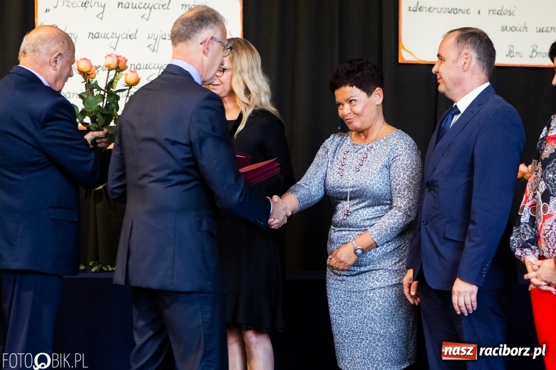 Zdjęcie w galerii na portalu naszraciborz.pl: Miejska oświata świętowała w SP 4  wiadomości z regionu