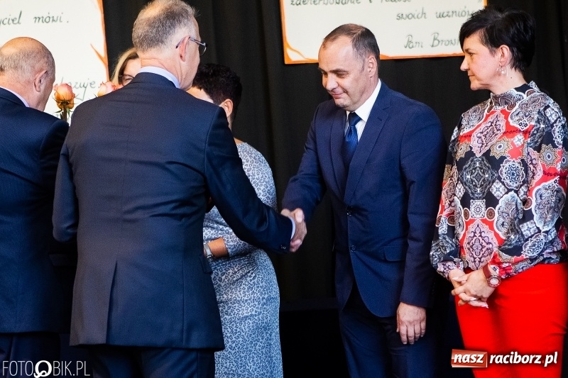 Zdjęcie w galerii na portalu naszraciborz.pl: Miejska oświata świętowała w SP 4  wiadomości z regionu