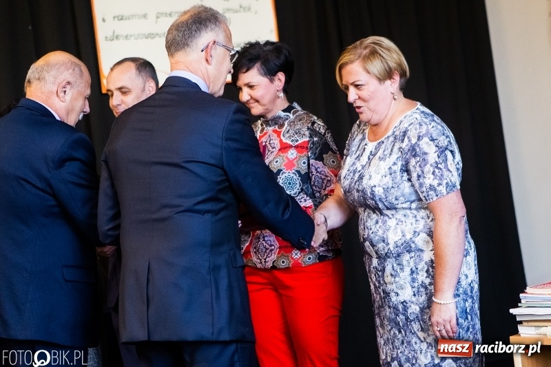 Zdjęcie w galerii na portalu naszraciborz.pl: Miejska oświata świętowała w SP 4  wiadomości z regionu