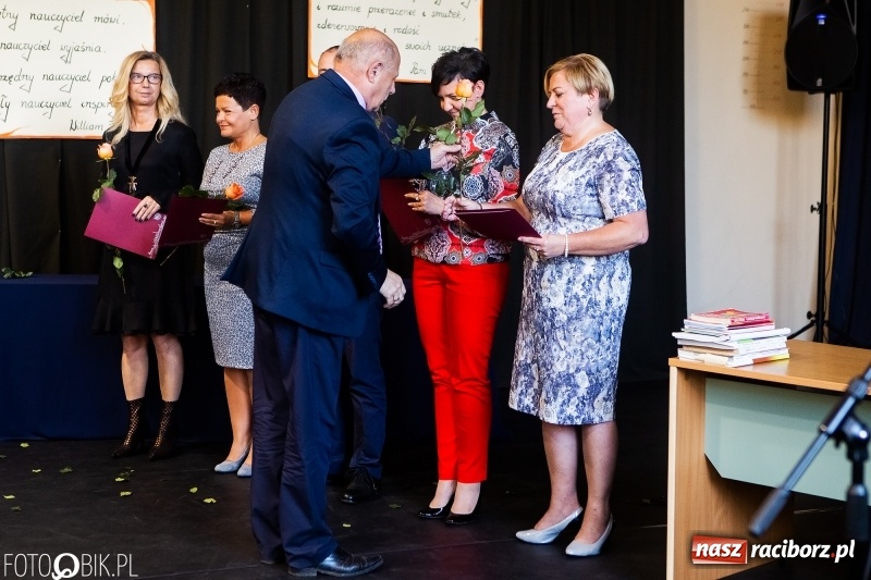 Zdjęcie w galerii na portalu naszraciborz.pl: Miejska oświata świętowała w SP 4  wiadomości z regionu