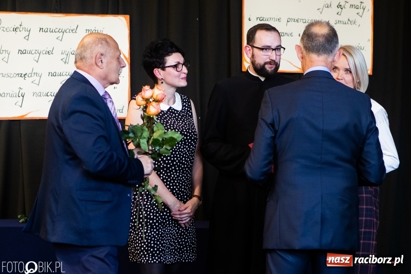 Zdjęcie w galerii na portalu naszraciborz.pl: Miejska oświata świętowała w SP 4  wiadomości z regionu