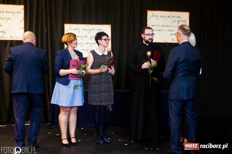 Zdjęcie w galerii na portalu naszraciborz.pl: Miejska oświata świętowała w SP 4  wiadomości z regionu