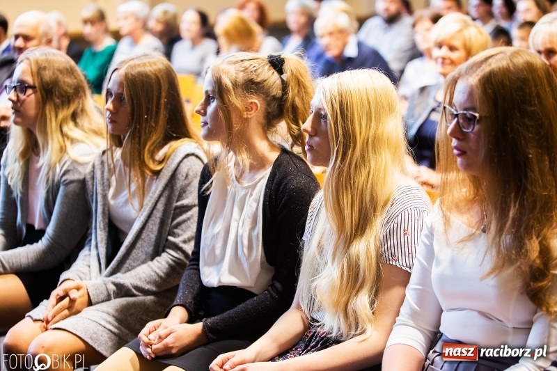 Zdjęcie w galerii na portalu naszraciborz.pl: Miejska oświata świętowała w SP 4  wiadomości z regionu