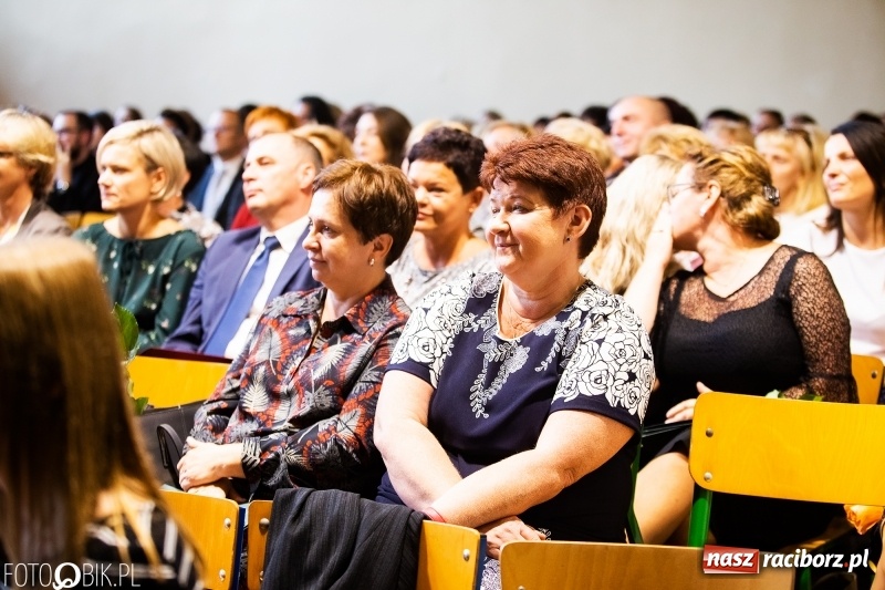 Zdjęcie w galerii na portalu naszraciborz.pl: Miejska oświata świętowała w SP 4  wiadomości z regionu