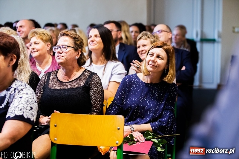 Zdjęcie w galerii na portalu naszraciborz.pl: Miejska oświata świętowała w SP 4  wiadomości z regionu