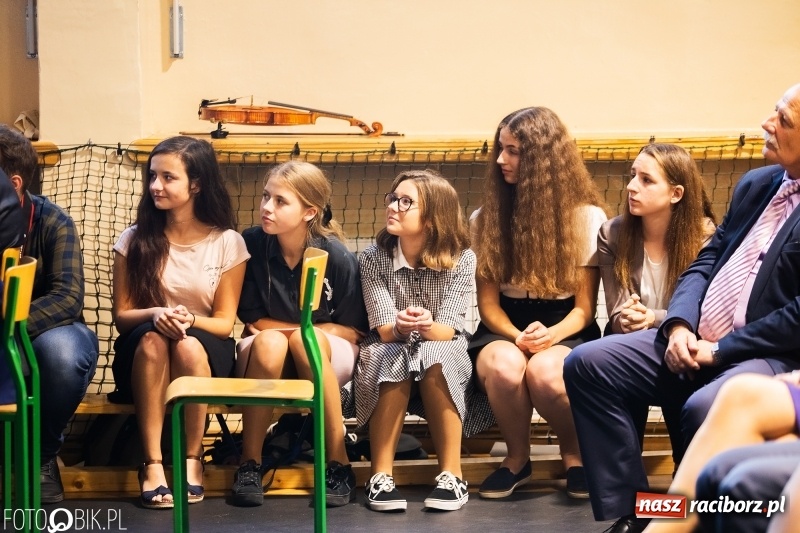 Zdjęcie w galerii na portalu naszraciborz.pl: Miejska oświata świętowała w SP 4  wiadomości z regionu