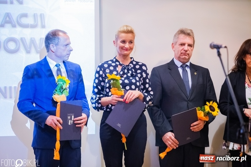 Zdjęcie w galerii na portalu naszraciborz.pl: Powiatowe obchody Dnia Edukacji Narodowej  wiadomości z regionu