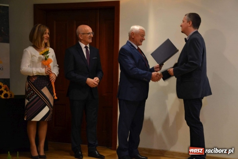 Zdjęcie w galerii na portalu naszraciborz.pl: Powiatowe obchody Dnia Edukacji Narodowej  wiadomości z regionu