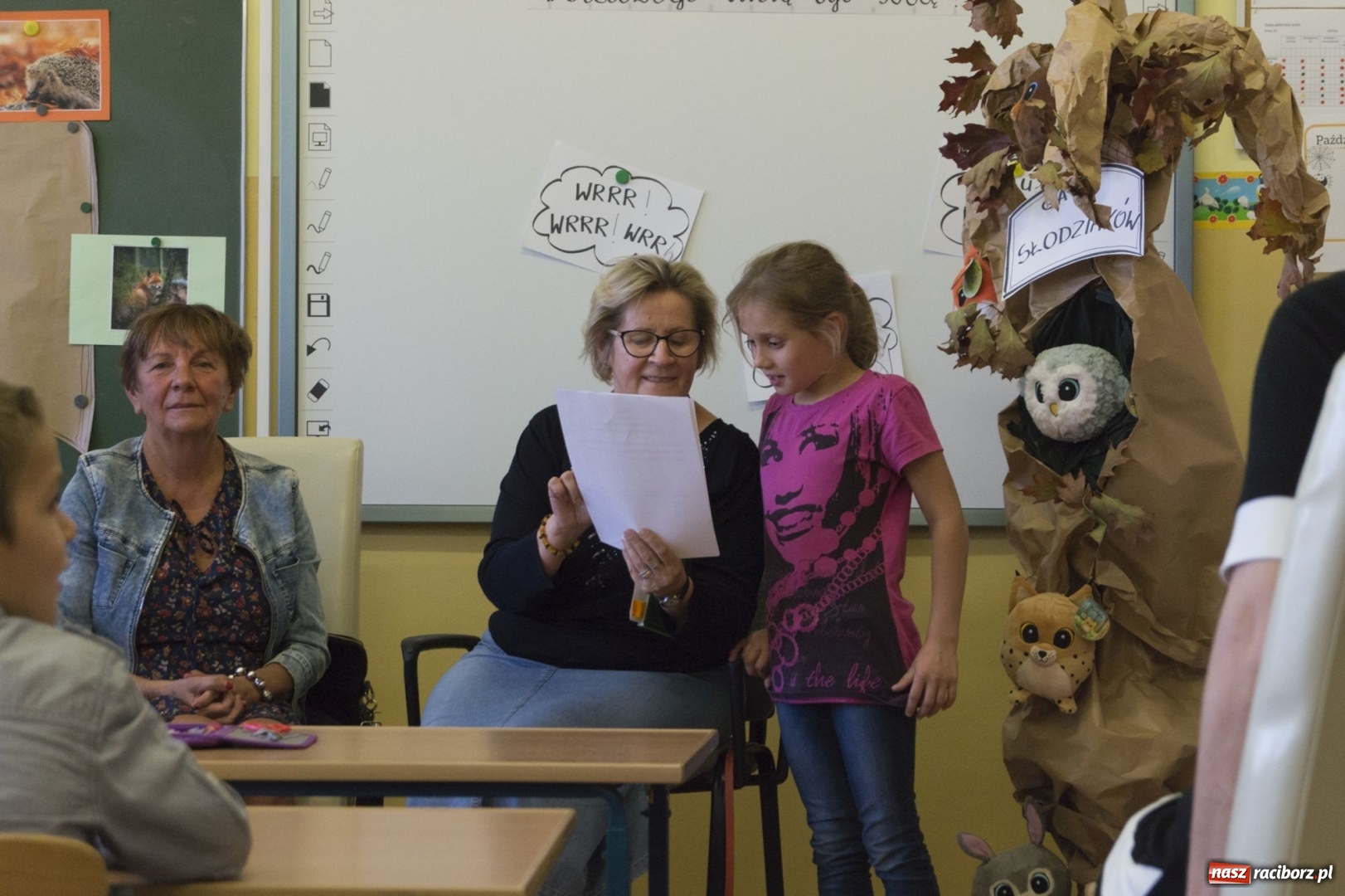 Zdjęcie w galerii na portalu naszraciborz.pl: Dzień Głośnego Czytania w szkole w Babicach wiadomości z regionu