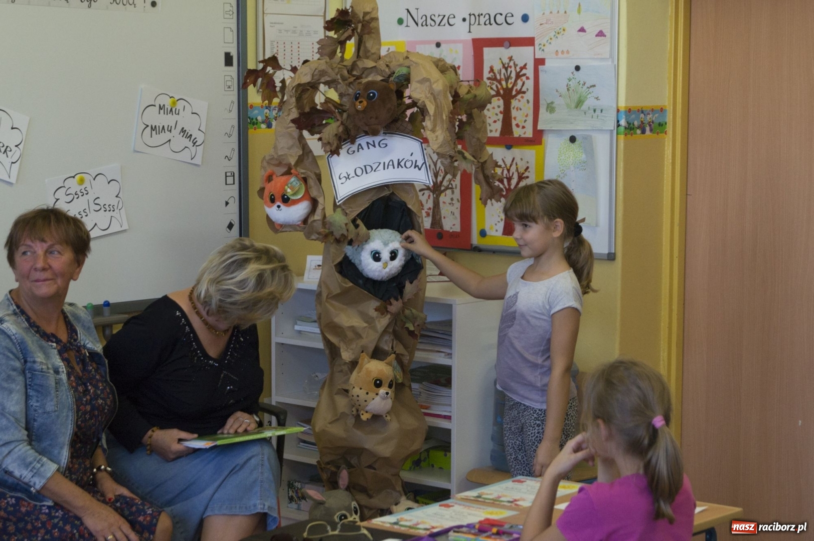 Zdjęcie w galerii na portalu naszraciborz.pl: Dzień Głośnego Czytania w szkole w Babicach wiadomości z regionu