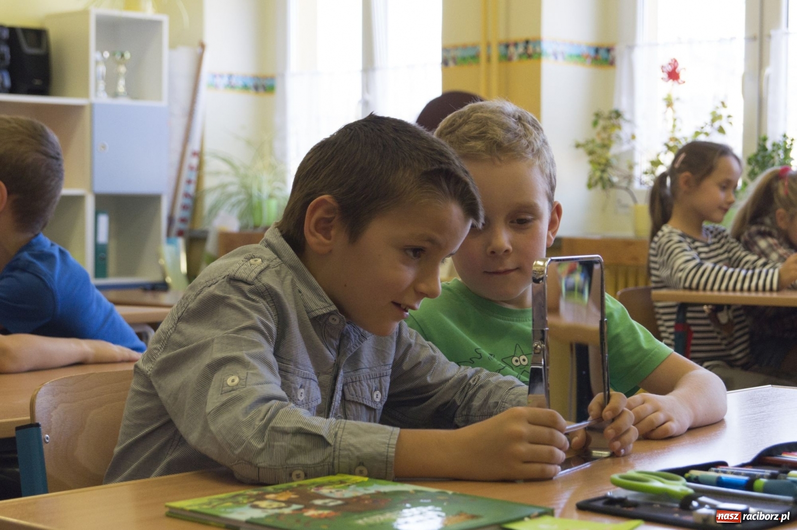 Zdjęcie w galerii na portalu naszraciborz.pl: Dzień Głośnego Czytania w szkole w Babicach wiadomości z regionu