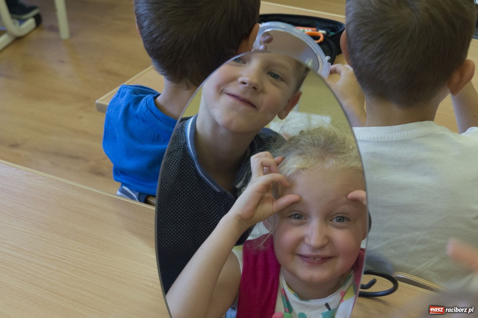 Zdjęcie w galerii na portalu naszraciborz.pl: Dzień Głośnego Czytania w szkole w Babicach wiadomości z regionu