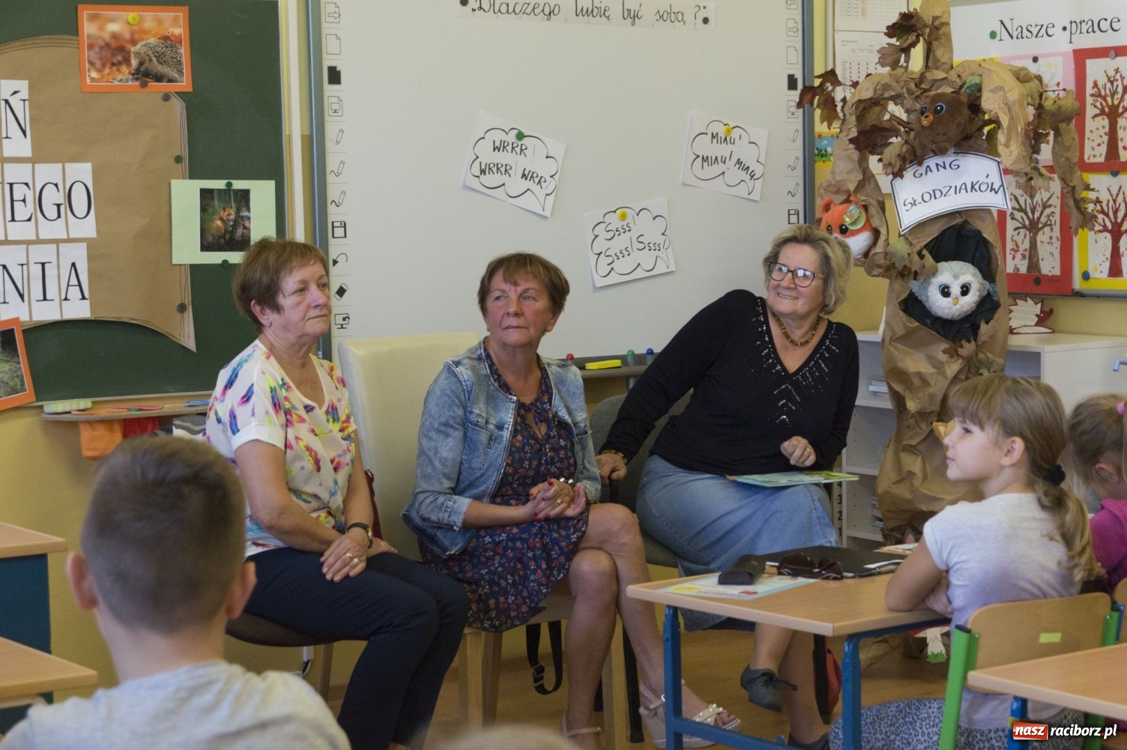 Zdjęcie w galerii na portalu naszraciborz.pl: Dzień Głośnego Czytania w szkole w Babicach wiadomości z regionu