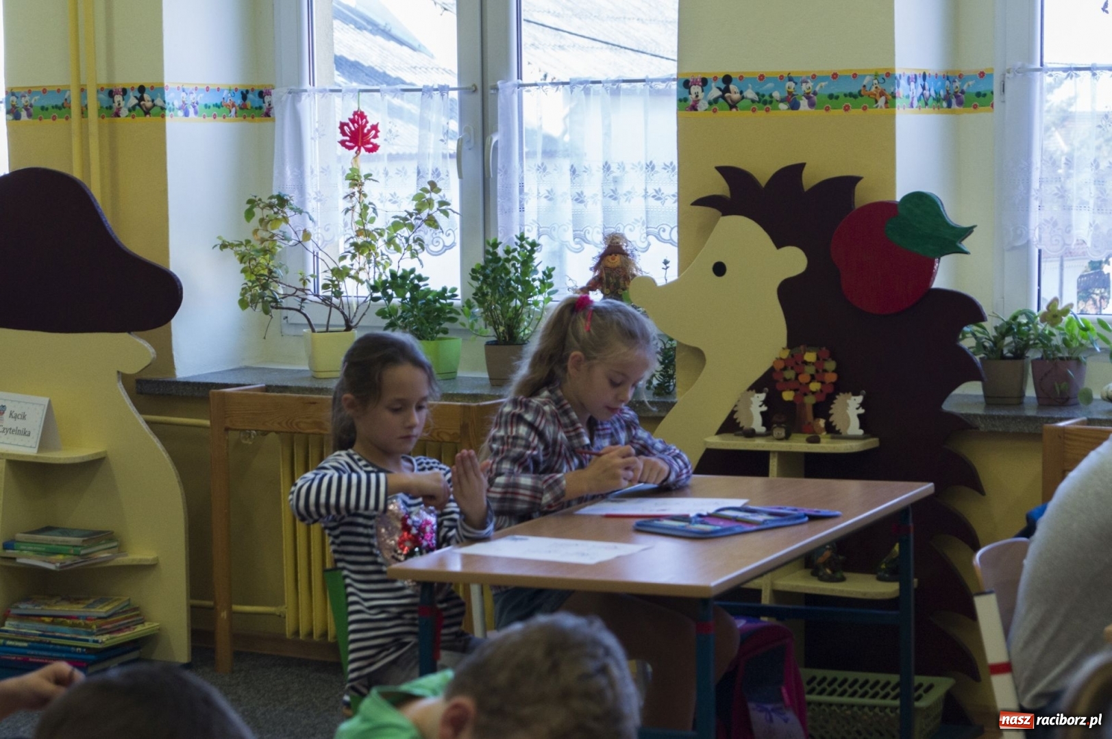 Zdjęcie w galerii na portalu naszraciborz.pl: Dzień Głośnego Czytania w szkole w Babicach wiadomości z regionu