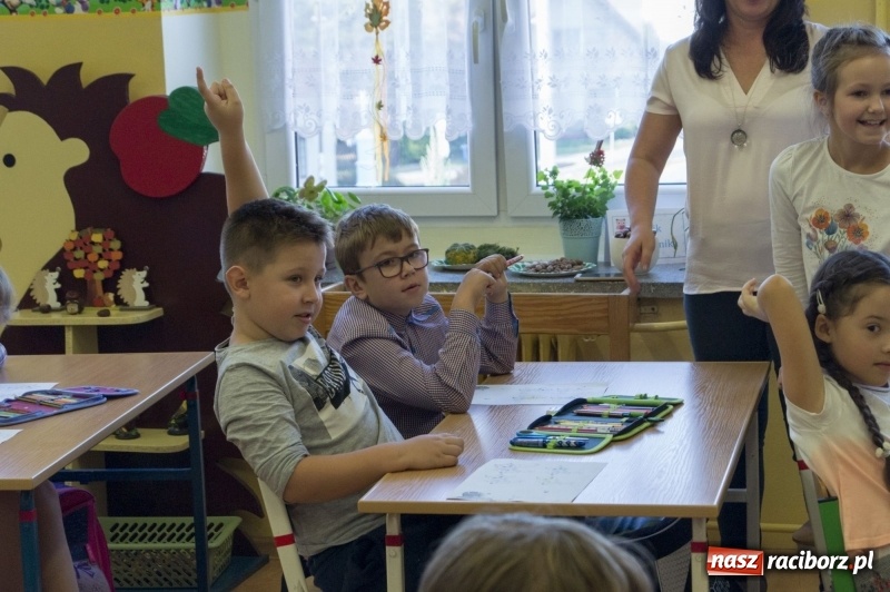 Zdjęcie w galerii na portalu naszraciborz.pl: Dzień Głośnego Czytania w szkole w Babicach wiadomości z regionu