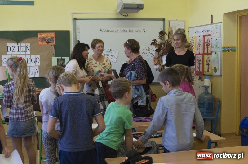 Zdjęcie w galerii na portalu naszraciborz.pl: Dzień Głośnego Czytania w szkole w Babicach wiadomości z regionu