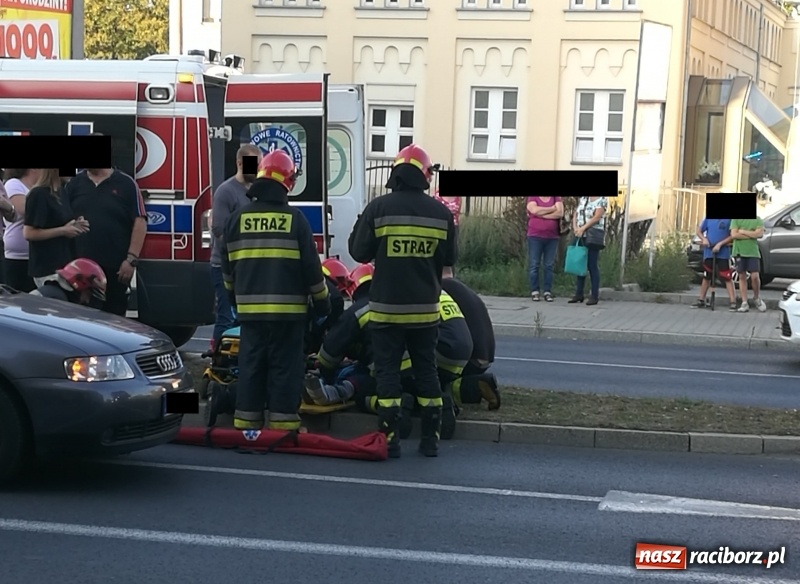 Zdjęcie w galerii na portalu naszraciborz.pl: Wypadek na Londzina. Kobieta potrącona na pasach  wiadomości z regionu