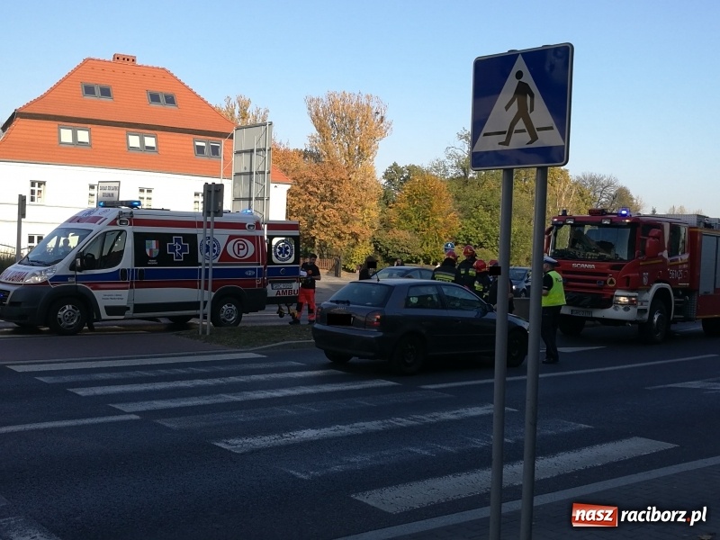 Zdjęcie w galerii na portalu naszraciborz.pl: Wypadek na Londzina. Kobieta potrącona na pasach  wiadomości z regionu