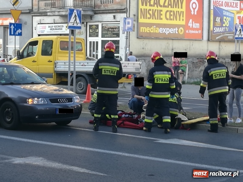 Zdjęcie w galerii na portalu naszraciborz.pl: Wypadek na Londzina. Kobieta potrącona na pasach  wiadomości z regionu