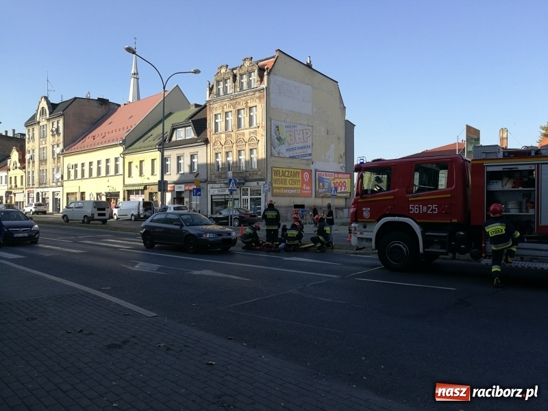 Zdjęcie w galerii na portalu naszraciborz.pl: Wypadek na Londzina. Kobieta potrącona na pasach  wiadomości z regionu
