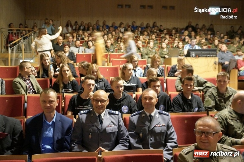 Zdjęcie w galerii na portalu naszraciborz.pl: Raciborscy policjanci na III Konferencji Organizacji Proobronnych i Klas Mundurowych w Kuźni Raciborskiej wiadomości z regionu