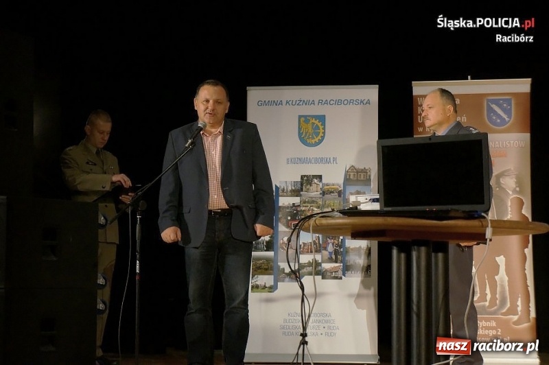 Zdjęcie w galerii na portalu naszraciborz.pl: Raciborscy policjanci na III Konferencji Organizacji Proobronnych i Klas Mundurowych w Kuźni Raciborskiej wiadomości z regionu