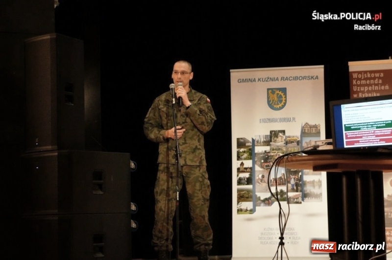 Zdjęcie w galerii na portalu naszraciborz.pl: Raciborscy policjanci na III Konferencji Organizacji Proobronnych i Klas Mundurowych w Kuźni Raciborskiej wiadomości z regionu