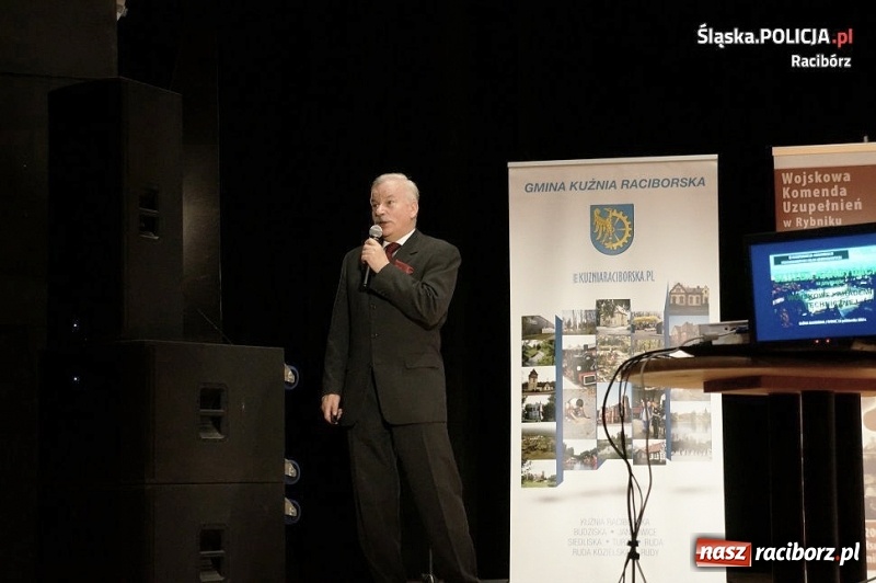 Zdjęcie w galerii na portalu naszraciborz.pl: Raciborscy policjanci na III Konferencji Organizacji Proobronnych i Klas Mundurowych w Kuźni Raciborskiej wiadomości z regionu