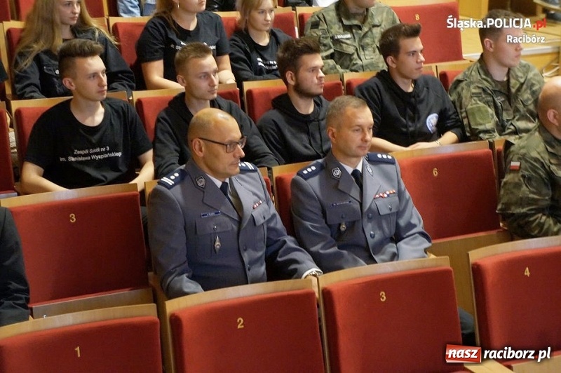 Zdjęcie w galerii na portalu naszraciborz.pl: Raciborscy policjanci na III Konferencji Organizacji Proobronnych i Klas Mundurowych w Kuźni Raciborskiej wiadomości z regionu