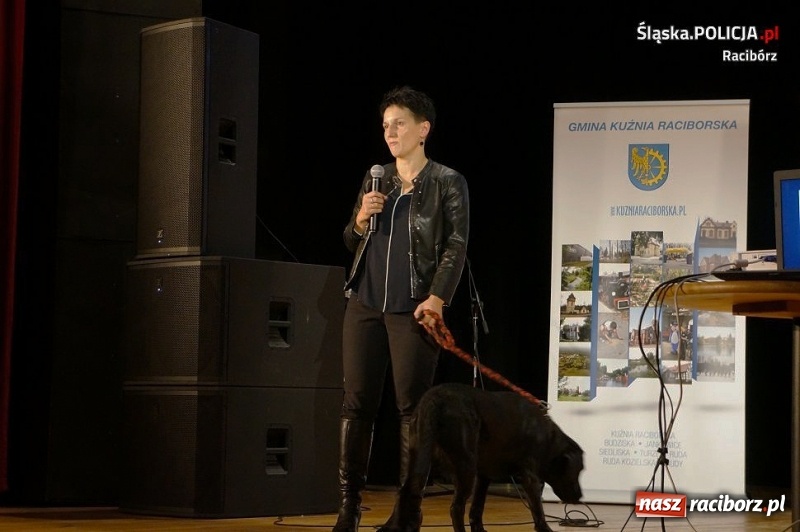 Zdjęcie w galerii na portalu naszraciborz.pl: Raciborscy policjanci na III Konferencji Organizacji Proobronnych i Klas Mundurowych w Kuźni Raciborskiej wiadomości z regionu