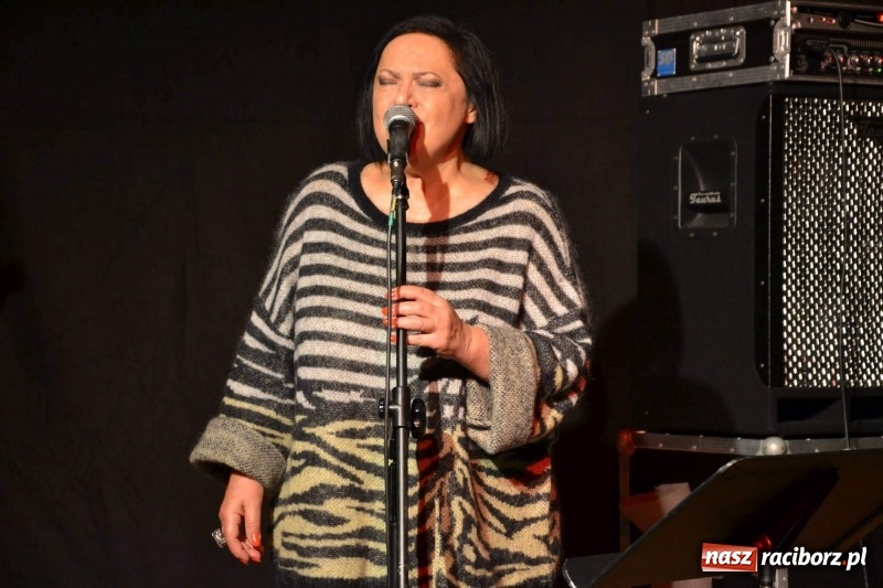 Zdjęcie w galerii na portalu naszraciborz.pl: Grażyna Łobaszewska - 40 lat na scenie - koncert na Zamku Piastowskim wiadomości z regionu