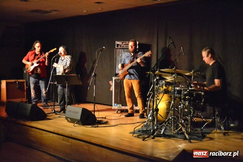 Zdjęcie w galerii na portalu naszraciborz.pl: Grażyna Łobaszewska - 40 lat na scenie - koncert na Zamku Piastowskim wiadomości z regionu