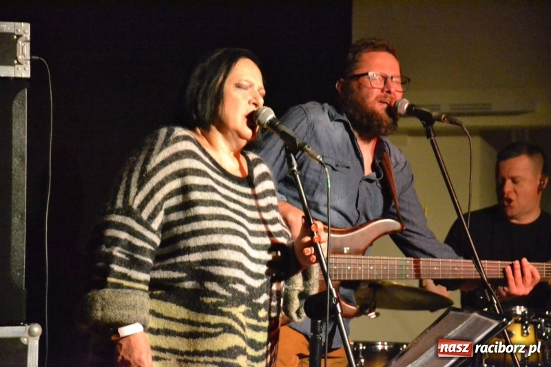 Zdjęcie w galerii na portalu naszraciborz.pl: Grażyna Łobaszewska - 40 lat na scenie - koncert na Zamku Piastowskim wiadomości z regionu