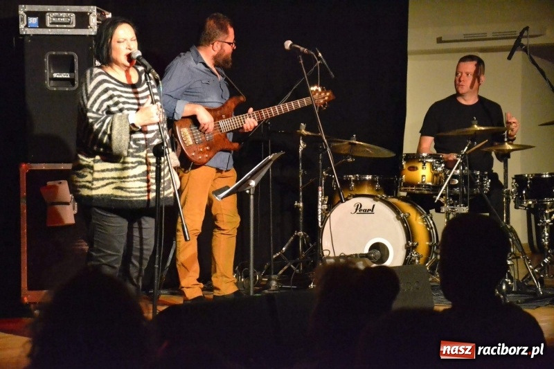 Zdjęcie w galerii na portalu naszraciborz.pl: Grażyna Łobaszewska - 40 lat na scenie - koncert na Zamku Piastowskim wiadomości z regionu